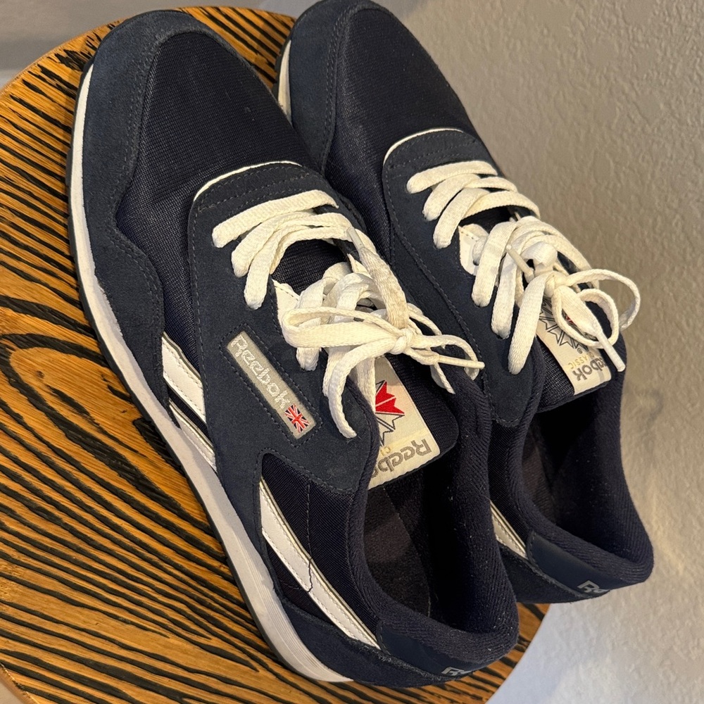 Reebok Men's Dark Blue and White Sneakers